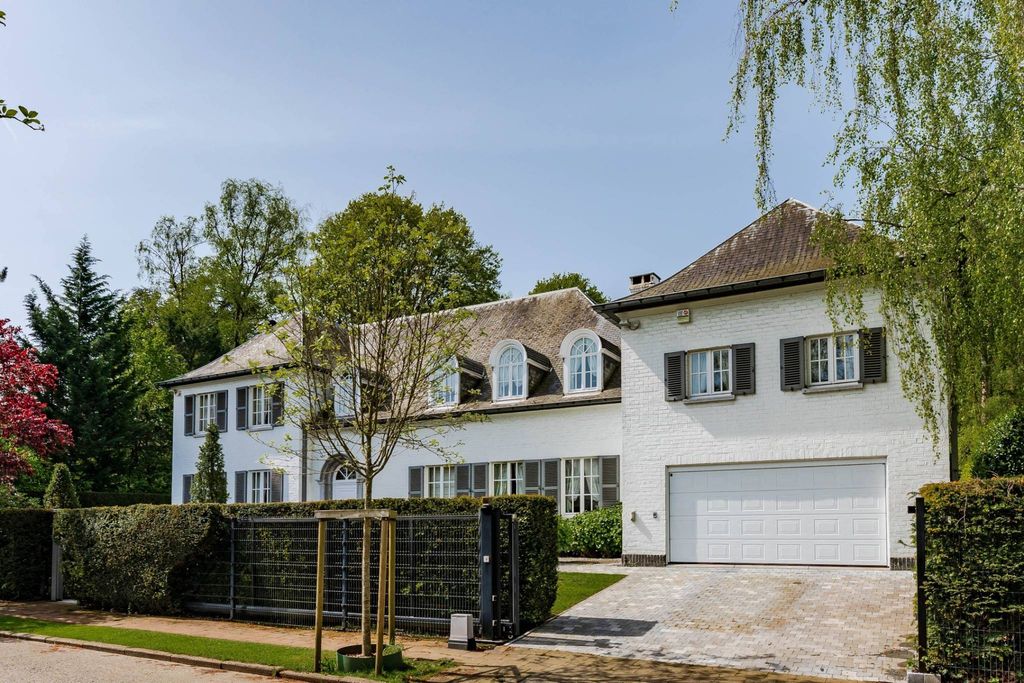 Престижная вилла 547 м2 в продажа Woluwe-Saint-Pierre, Бельгия