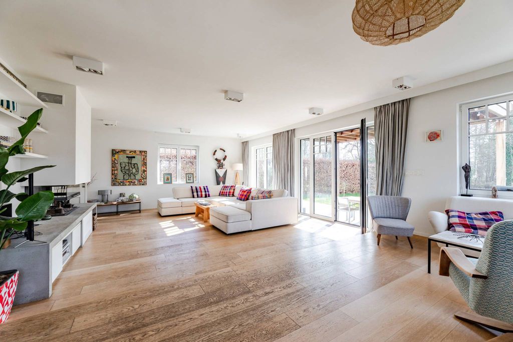 Престижная вилла 341 в продажа, Sint-Genesius-Rode, Flanders