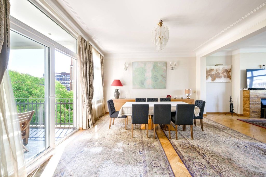Элитная квартира 205 м2 в продажа Ixelles, Бельгия