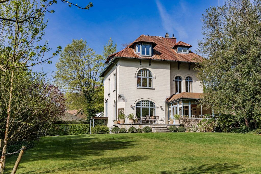 Престижная вилла в продажа La Hulpe, Wallonia