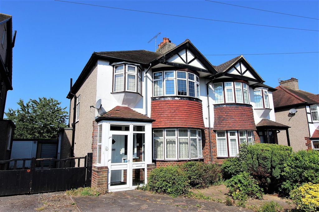 3 bedroom luxury Semidetached House for sale in Banstead, United