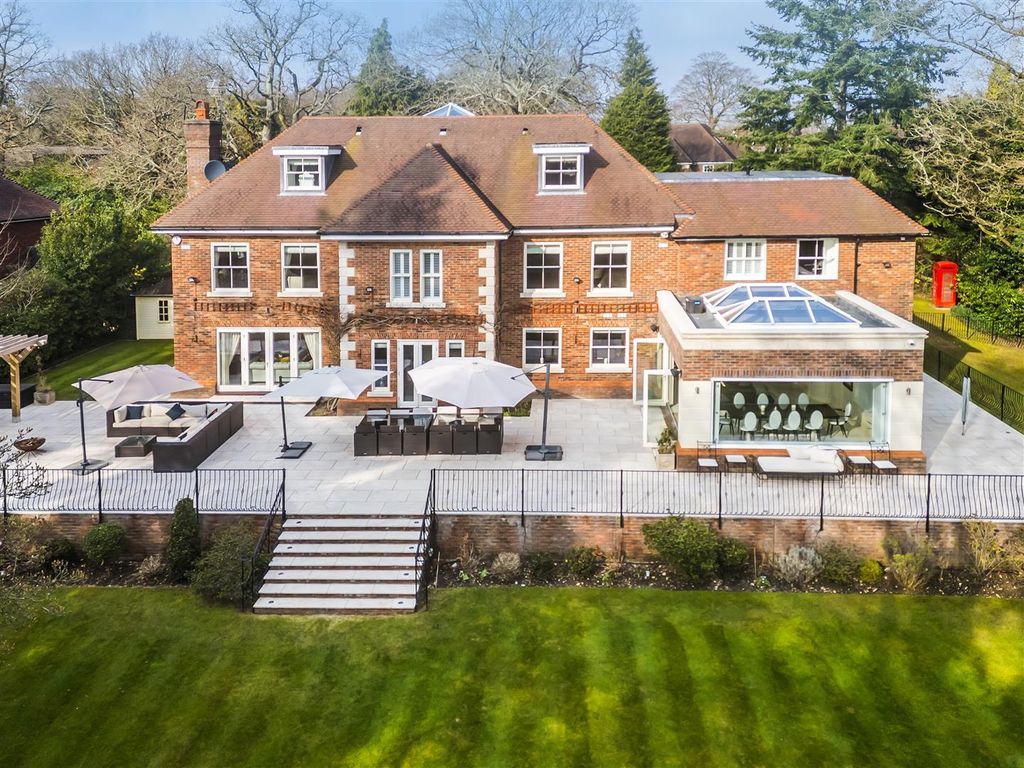 Luxury Detached House for sale in Kingswood, United Kingdom - 129956530 ...