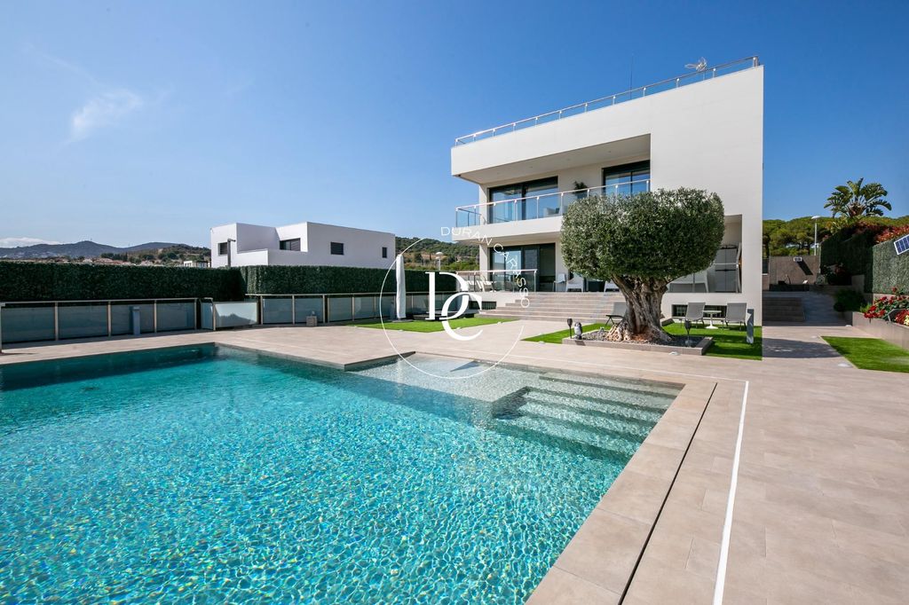 5 room luxury House for sale in Montgat, Spain - 129308268 ...