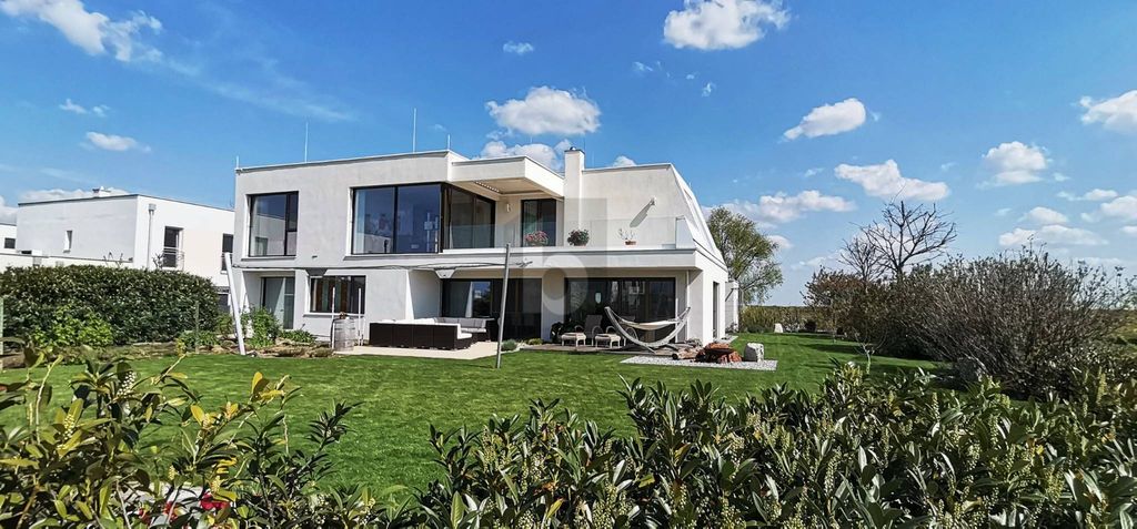 Вилла 290 м2 в продажа Парндорф, Австрия