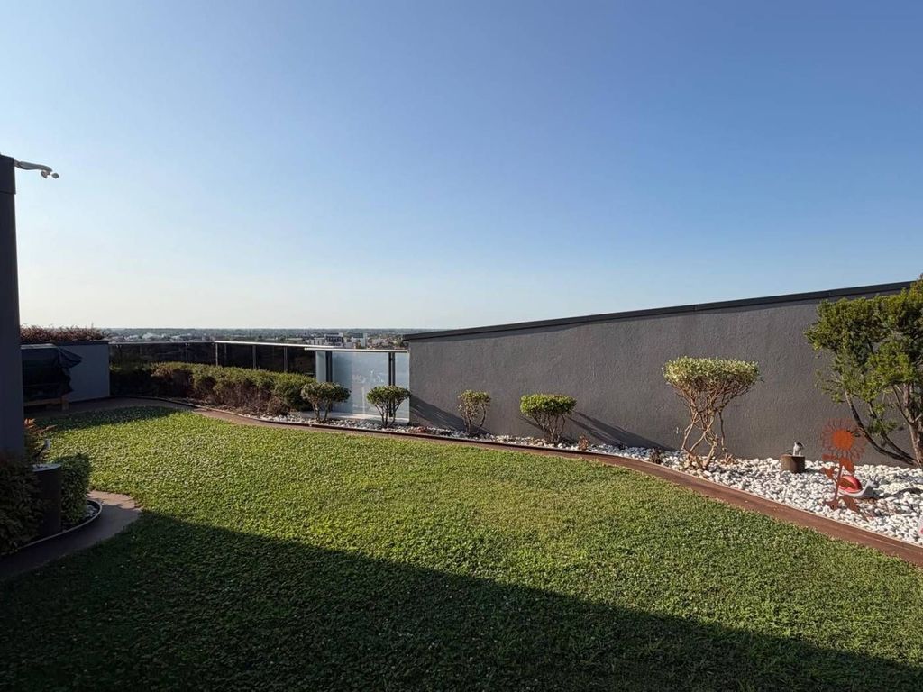 3-bed apartment, 196 m²
