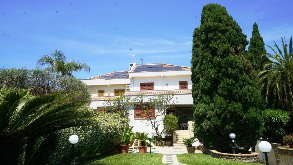 Luxury Villa for sale in Via Giovanni Rosciglione, 22, Palermo, Sicily