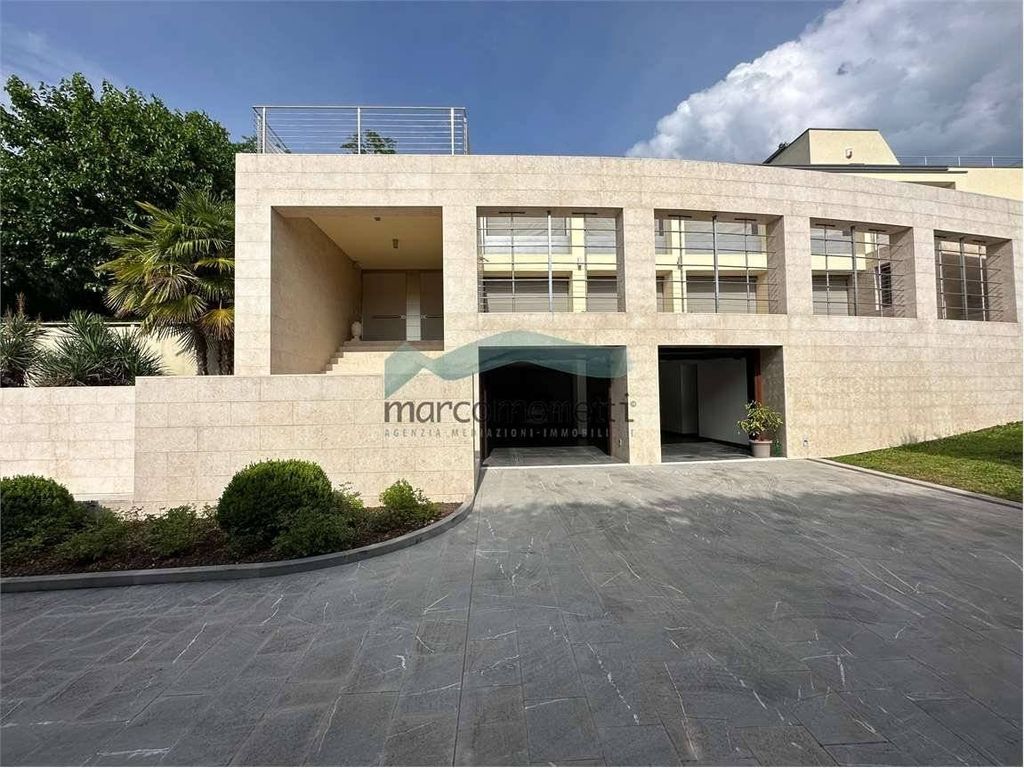 Ev, 700 m²