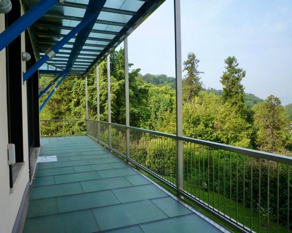 4-soban stan, 275 m²