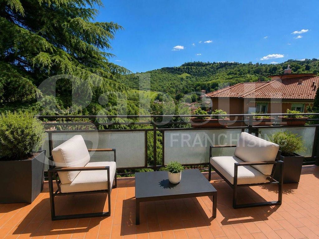 5 room luxury Flat for sale in Via Paolo Dore, Bologna, Emilia-Romagna