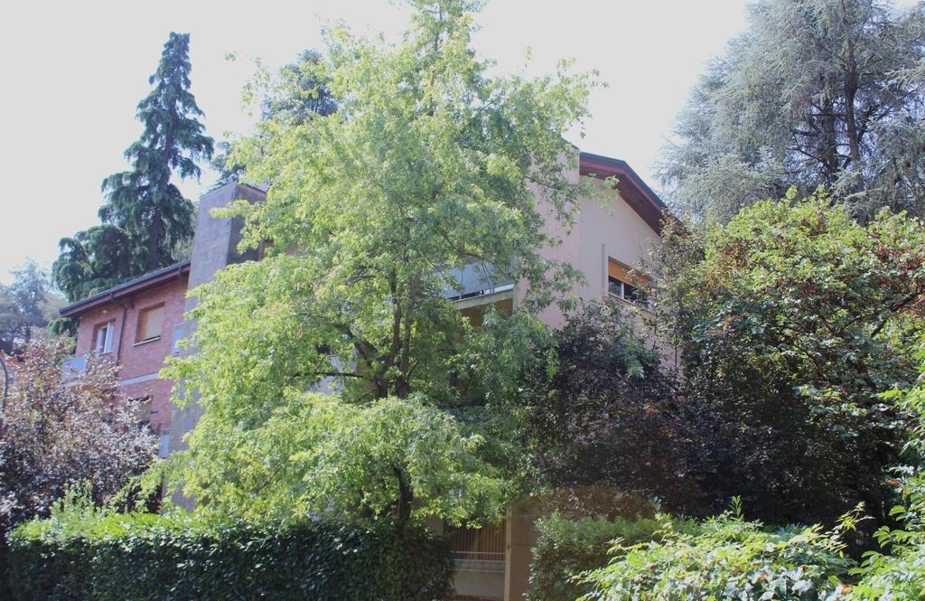3 bedroom luxury Apartment for sale in Via Bellacosta, Bologna, Emilia-Romagna