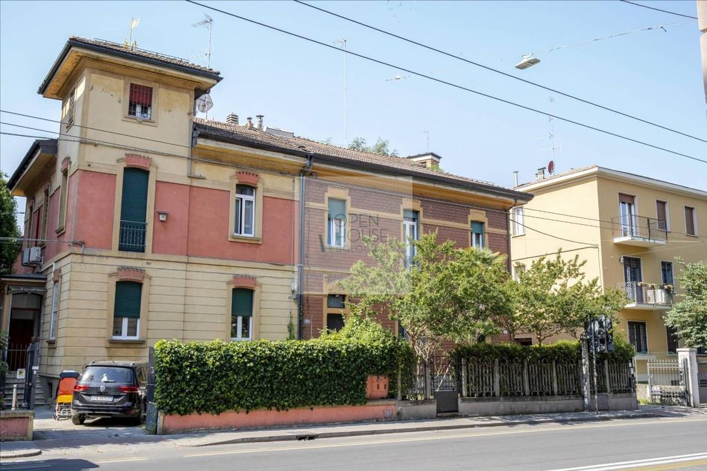 Luxury Villa for sale in Via Andrea Costa , Bologna, Bologna, Emilia-Romagna