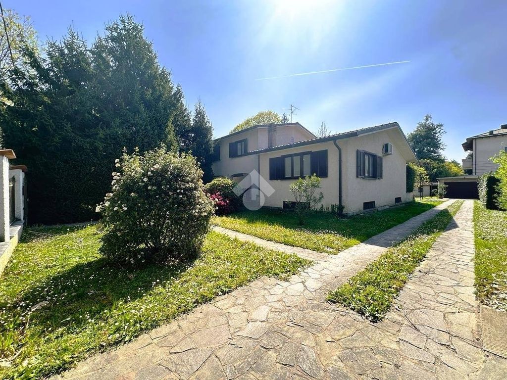 Kuća, 255 m²