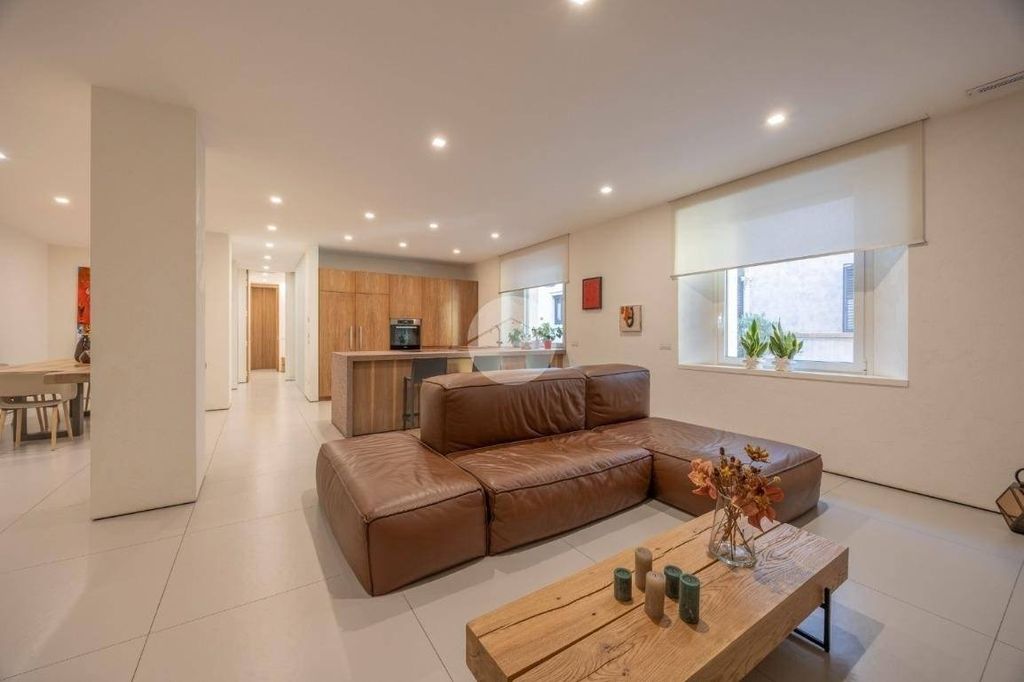 3 bedroom luxury Apartment for sale in Vicolo Stella, 11, Verona, Provincia di Verona, Veneto