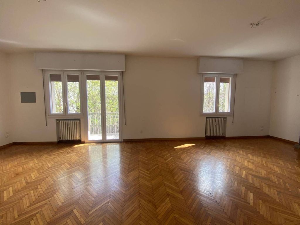 4 room luxury Flat for sale in Via Orfeo, 25, Bologna, Emilia-Romagna