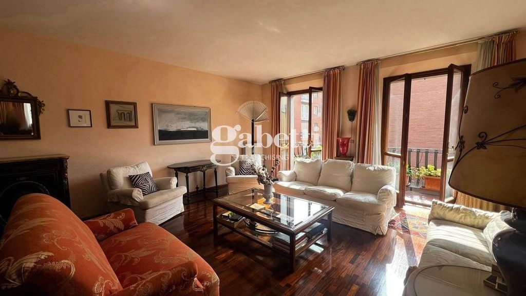 Luxury Apartment for sale in Via Arienti, Bologna, Emilia-Romagna