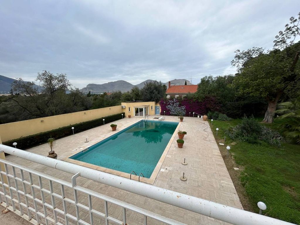 Luxury Villa for sale in Viale Margherita di Savoia, 99, Palermo, Sicily