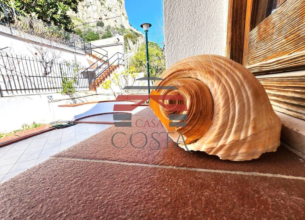 4 bedroom luxury Villa for sale in Lungomare Cristoforo Colombo, 750, Palermo, Sicily
