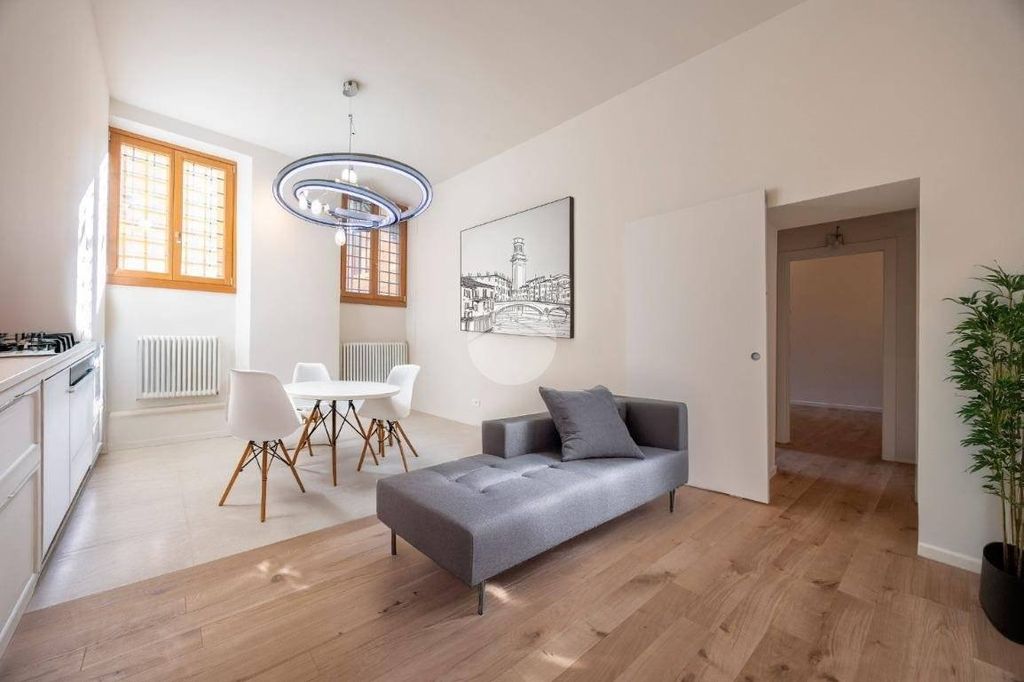3 room luxury Flat for sale in Via Cappelletta, 5, Verona, Provincia di Verona, Veneto