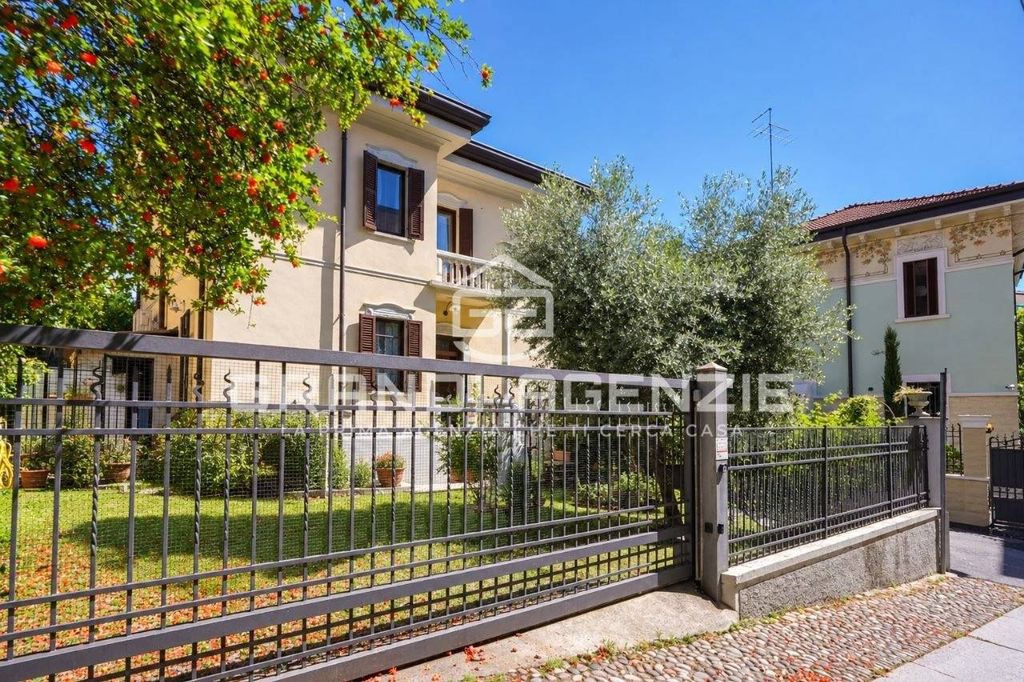 5 room luxury Villa for sale in Salita Santo Sepolcro, Verona, Provincia di Verona, Veneto