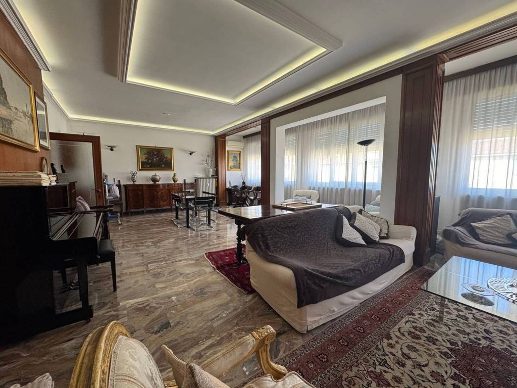 Luxury Apartment for sale in Via Della Grada, Bologna, Emilia-Romagna