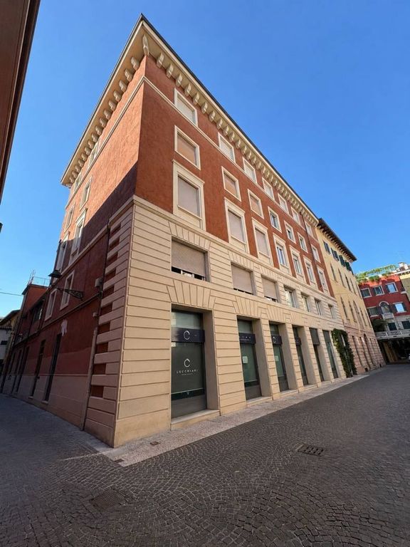 4 room luxury Flat for sale in Volto Corte Farina, 4, Verona, Veneto