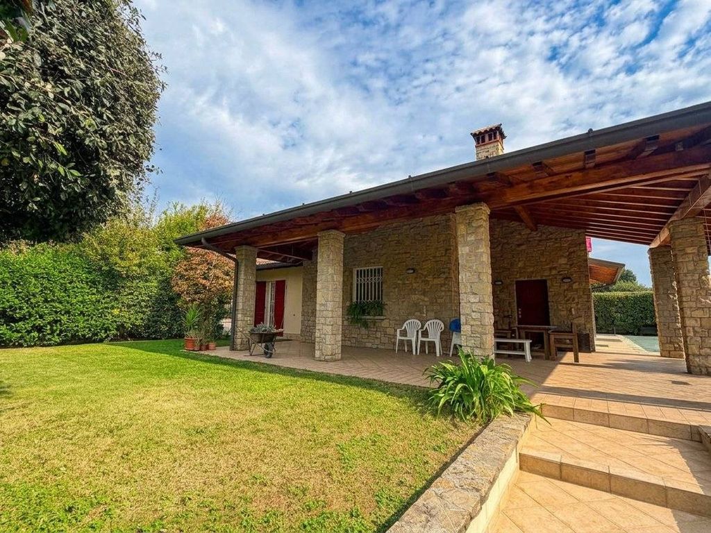 Ház, 274 m²