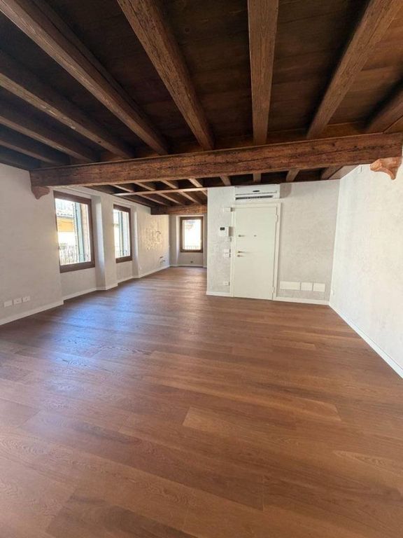 4 room luxury Apartment for sale in Via Barchetta, 12, Verona, Provincia di Verona, Veneto