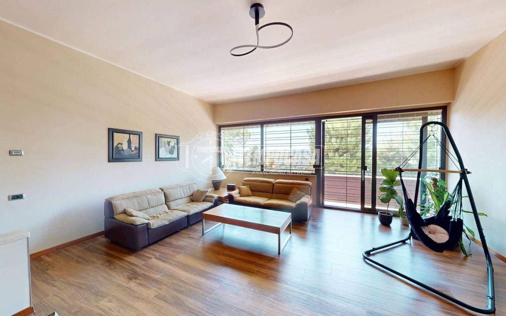 Casa, 240 m²