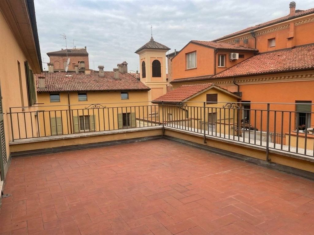 Luxury Flat for sale in Via de' Griffoni, 8, Bologna, Emilia-Romagna