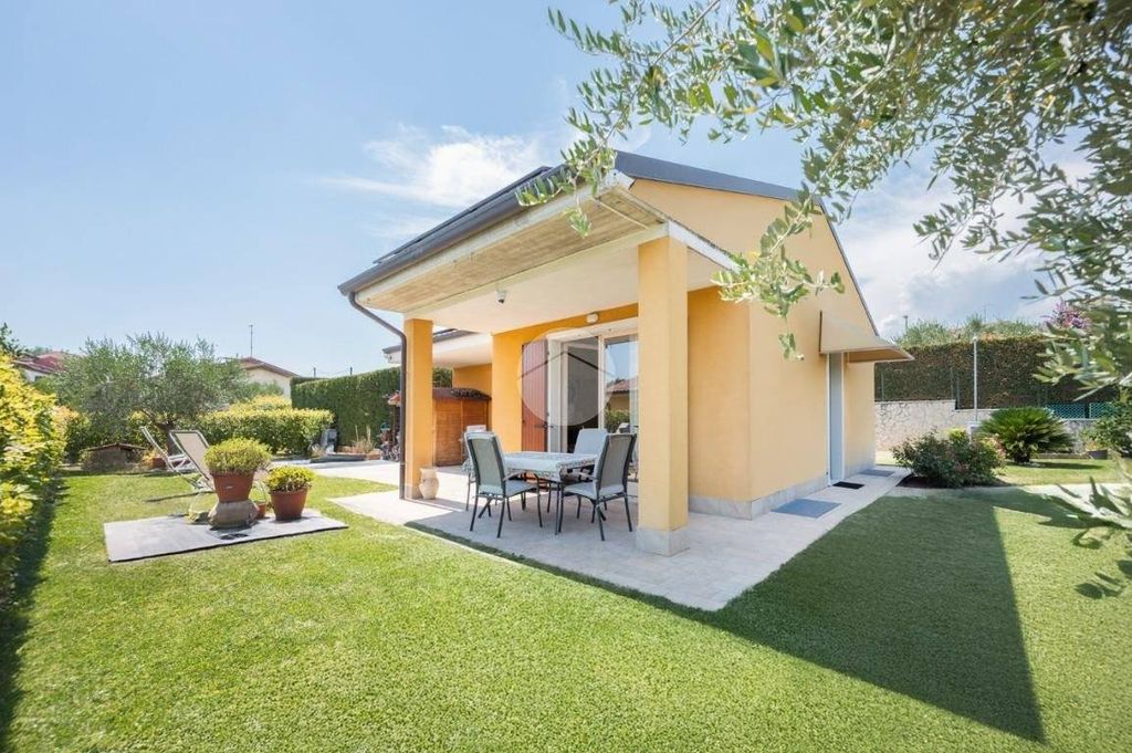Kuća, 180 m²
