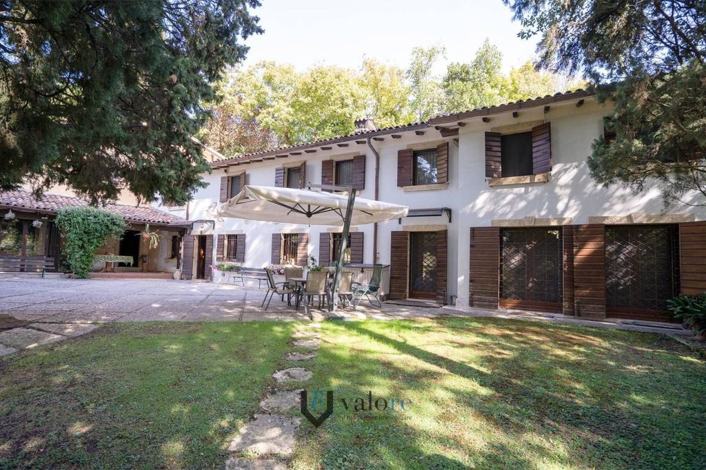 Luxury Villa for sale in Viale dei Colli, Verona, Veneto