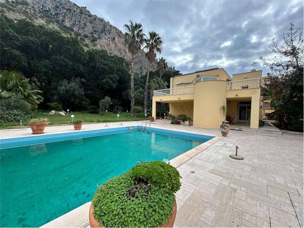 3 bedroom luxury Villa for sale in VIALE MARGHERITA DI SAVOIA, 99, Palermo, Sicily