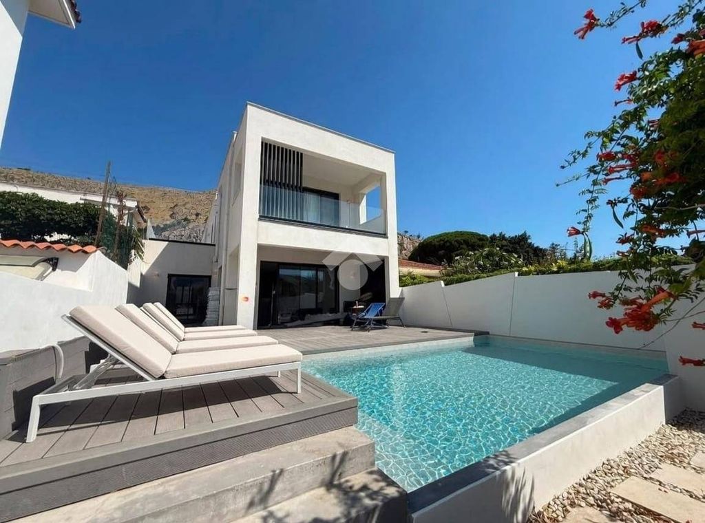 4 room luxury Villa for sale in Via Mondello, 24, Palermo, Sicily