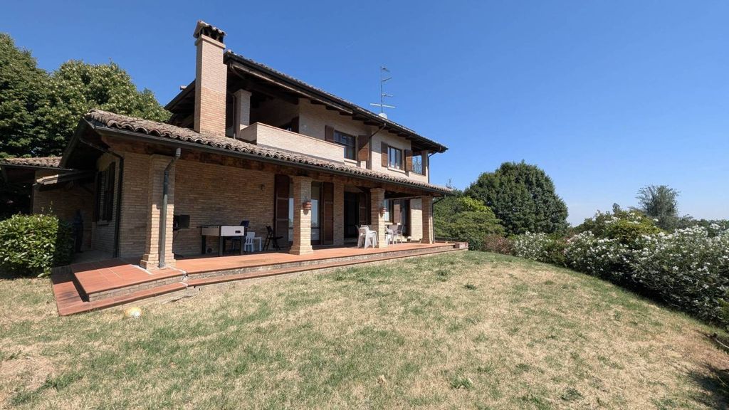 Kuća, 325 m²