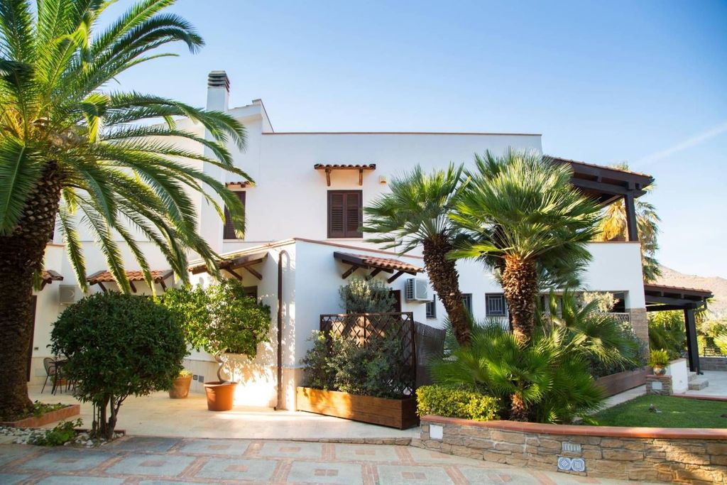 Luxury Villa for sale in Via Costantino, 19, Palermo, Sicily
