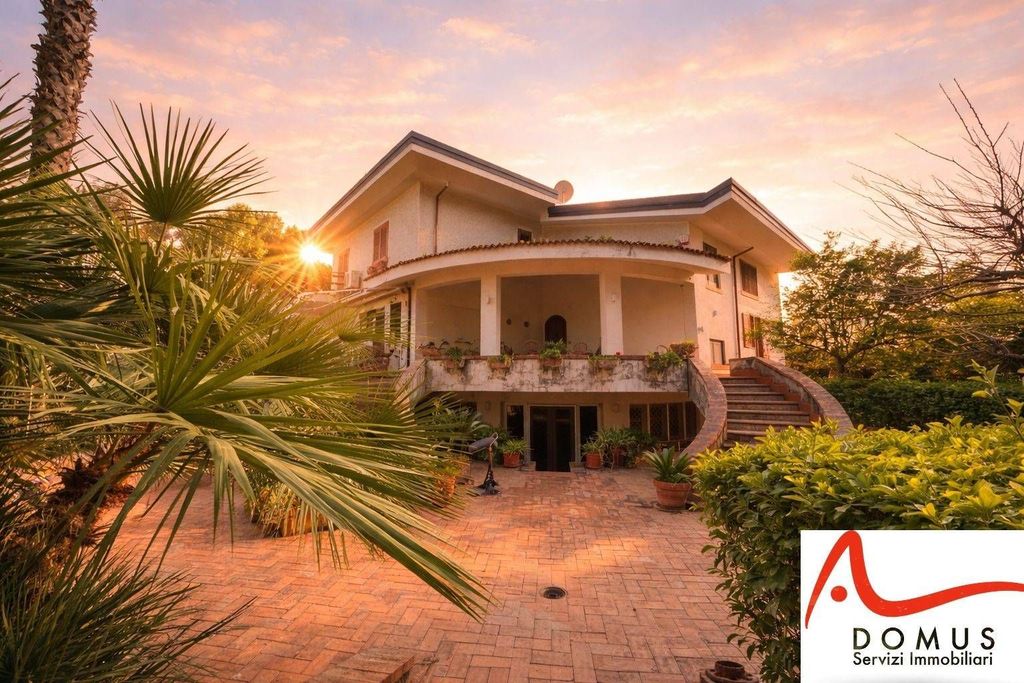 Luxury Villa for sale in Via Sebastiano Bavetta, 3, Palermo, Sicily
