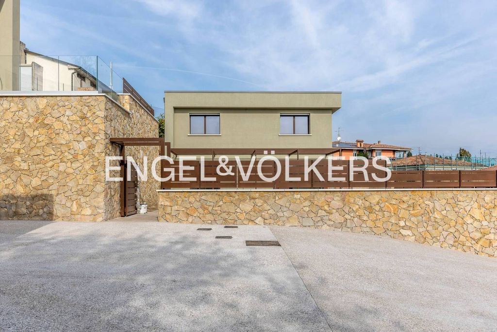 3 bedroom luxury Villa for sale in Via Luigi Luzzatti, Verona, Veneto