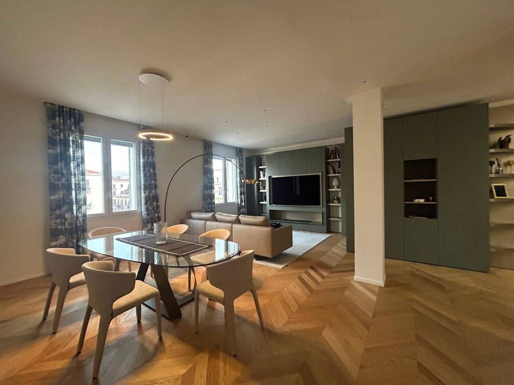 Luxury Flat for sale in Via Giuseppe La Farina, Palermo, Sicily