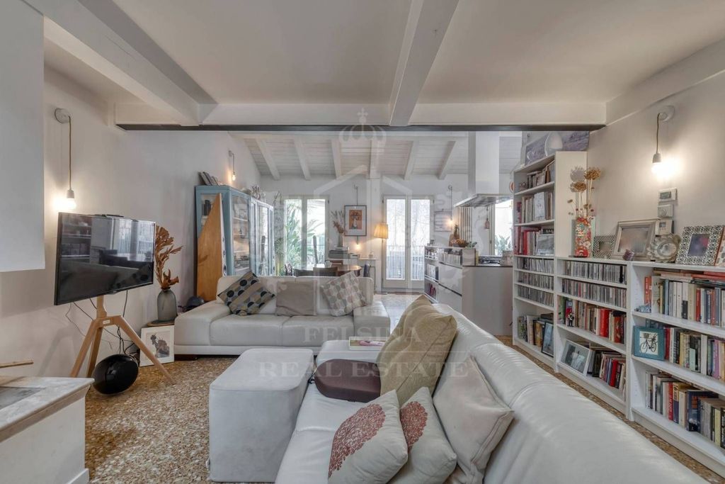 Luxury Apartment for sale in Via Nosadella, 17, Bologna, Emilia-Romagna