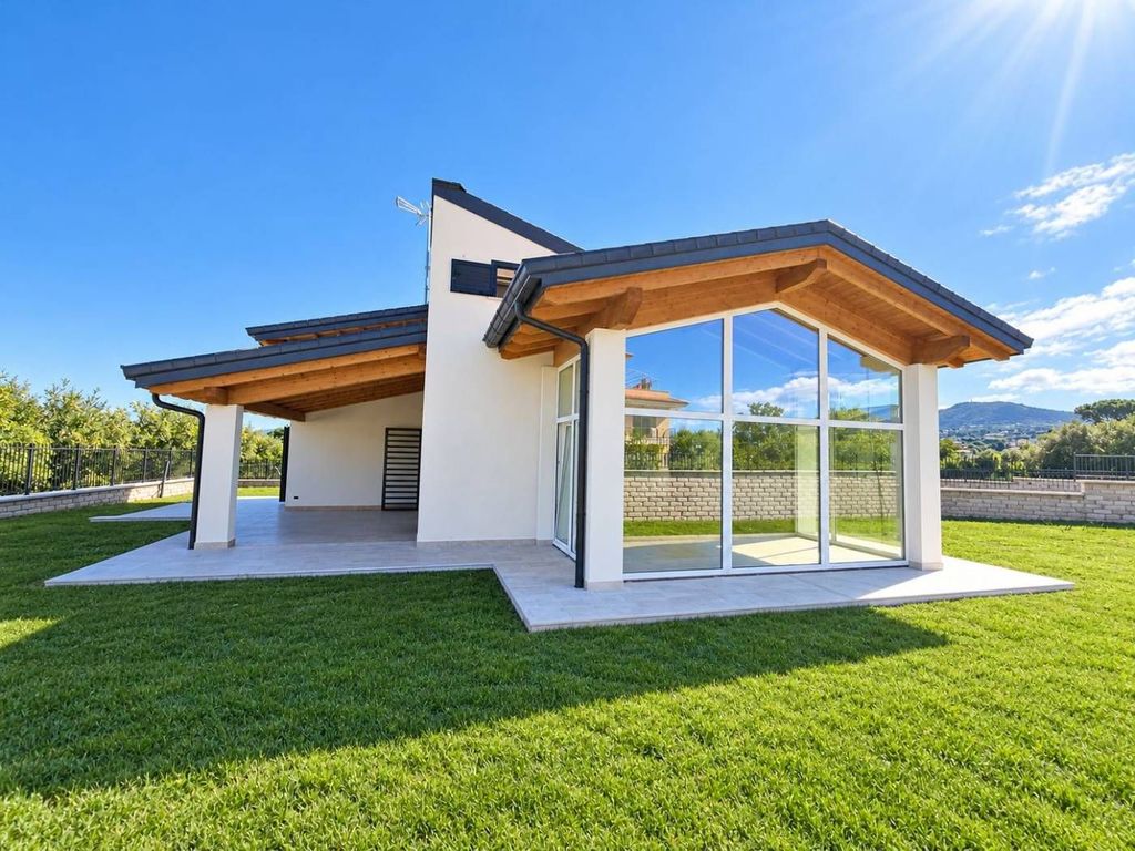 Kuća, 180 m²