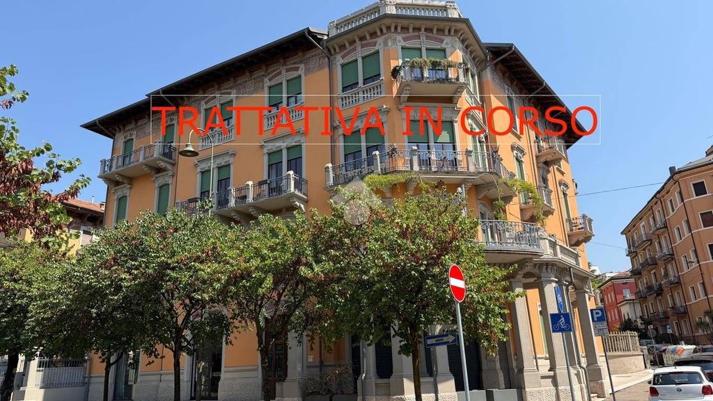 4 room luxury Flat for sale in APPARTAMENTO VIALE NINO BIXIO, 14, Verona, Provincia di Verona, Veneto