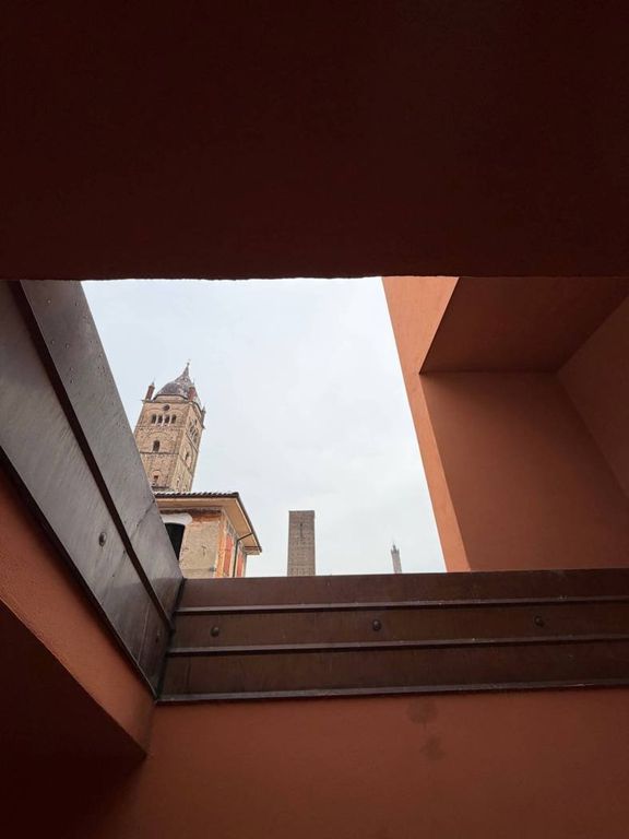 2 room luxury Flat for sale in Via Altabella, 1, Bologna, Emilia-Romagna