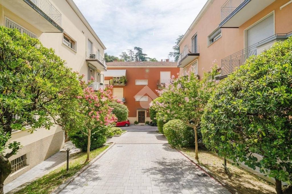 5 room luxury Flat for sale in Via Bellinzona, 30, Bologna, Emilia-Romagna