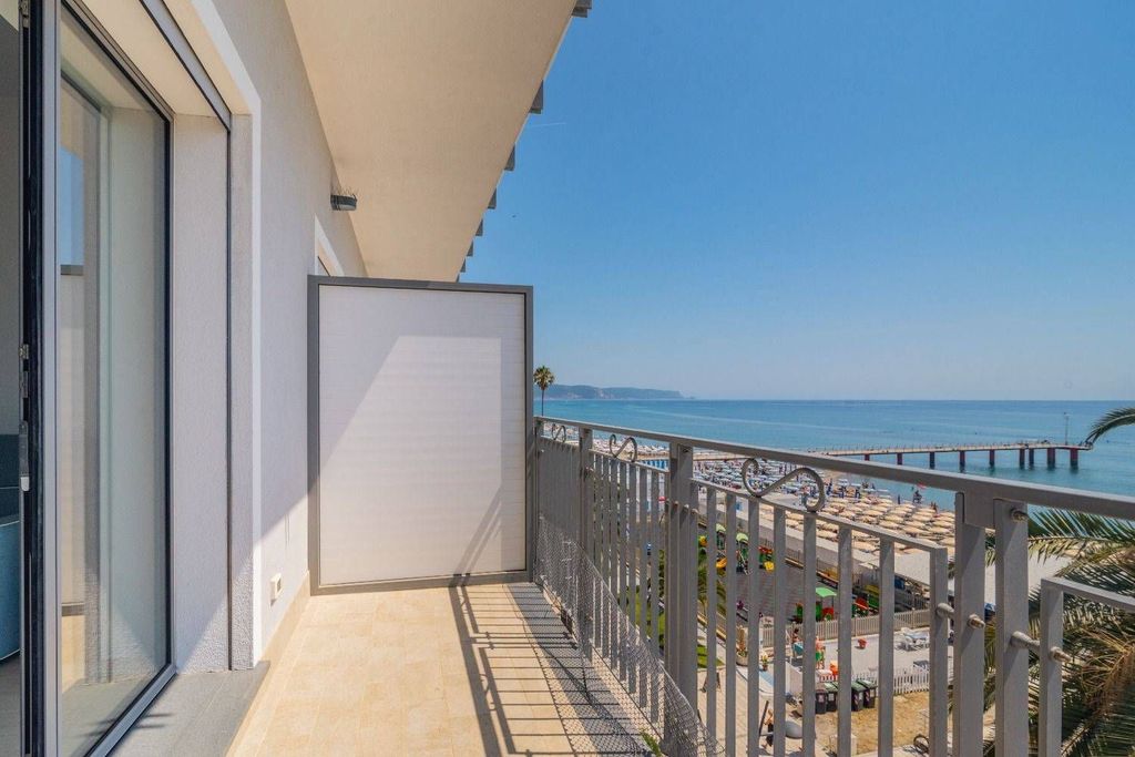 3 room luxury Apartment for sale in Lungomare Armando Diaz, Ceriale, Liguria - Vista 2