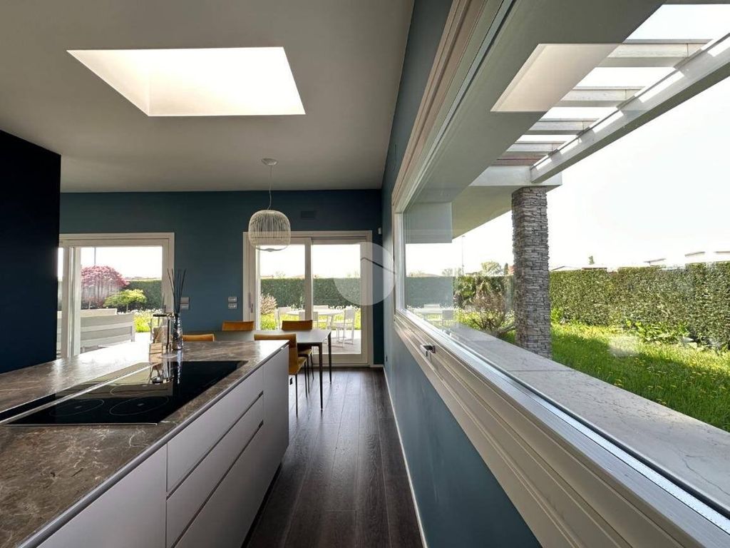 5 room luxury Villa for sale in Via Italo Calvino, 26, Mairano, Provincia di Brescia, Lombardy - Vista 2