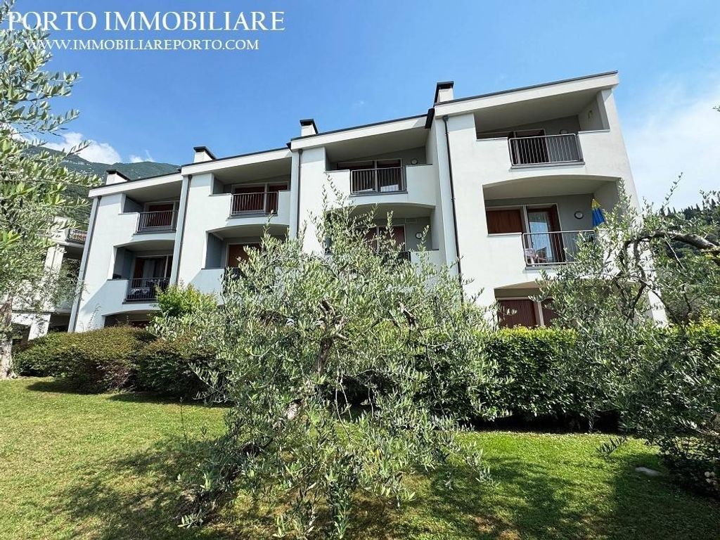 2 bedroom luxury Apartment for sale in Malcesine, Italy - Vista 2