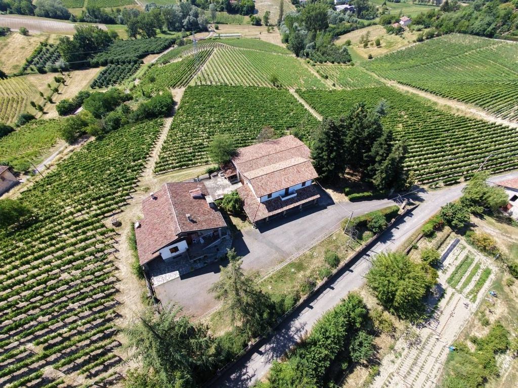 3 bedroom luxury Villa for sale in Nizza Monferrato, Italy - View 2