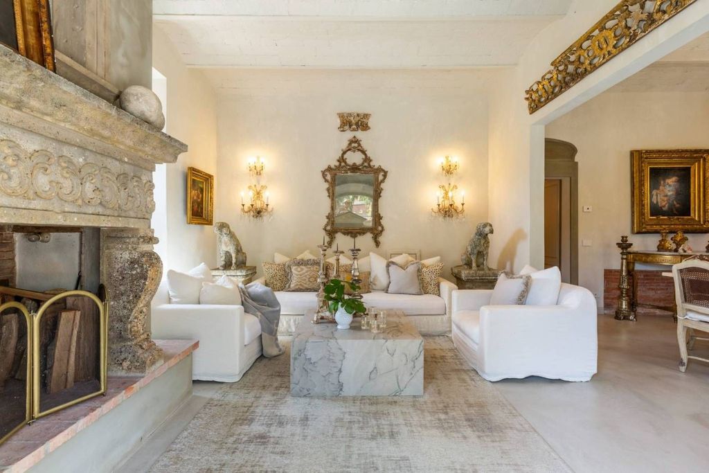 Luxury Villa for sale in Via Rocco Chinnici, 4, Castiglion Fiorentino, Tuscany - View 2