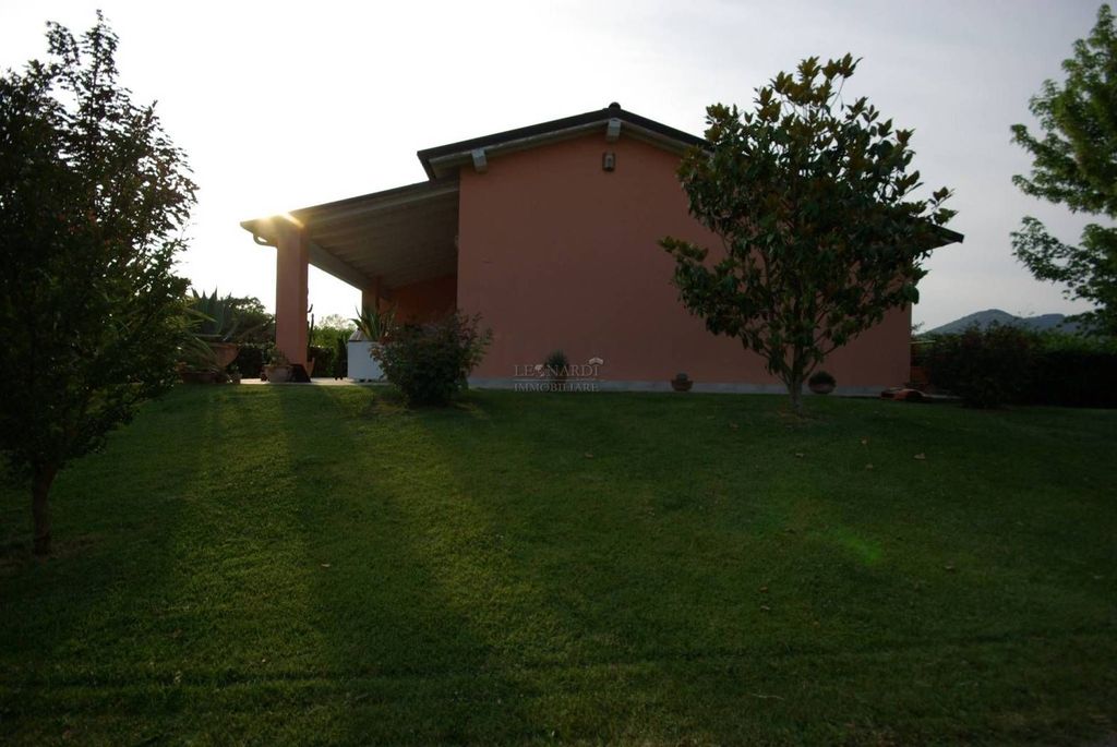 Luxury Villa for sale in Via Guido Cavalcanti, San Giustino, Provincia di Perugia, Umbria - View 2
