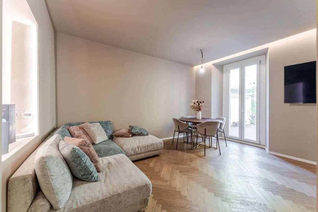4 room luxury Apartment for sale in Via San Calocero, Milan, Lombardy - Vista 2